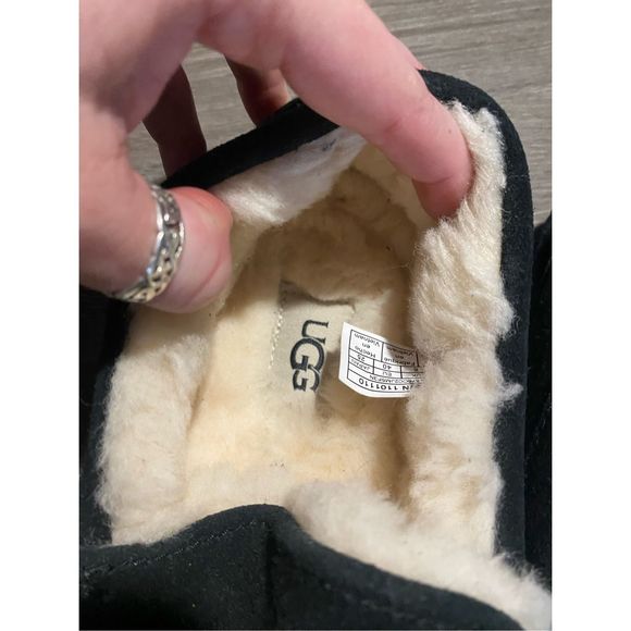UGG NWOT Ascot Slippers, Black, Mens Size 7/ Womens Size 8.5, MSRP $160 - Picture 4 of 9